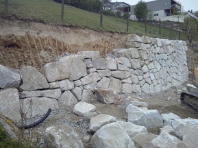 unbearbeitete Steinmauer von Thomas Bräuer Erdbau