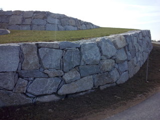 Mauer aus Stein von Thomas Bräuer Erdbau - Steinmauern